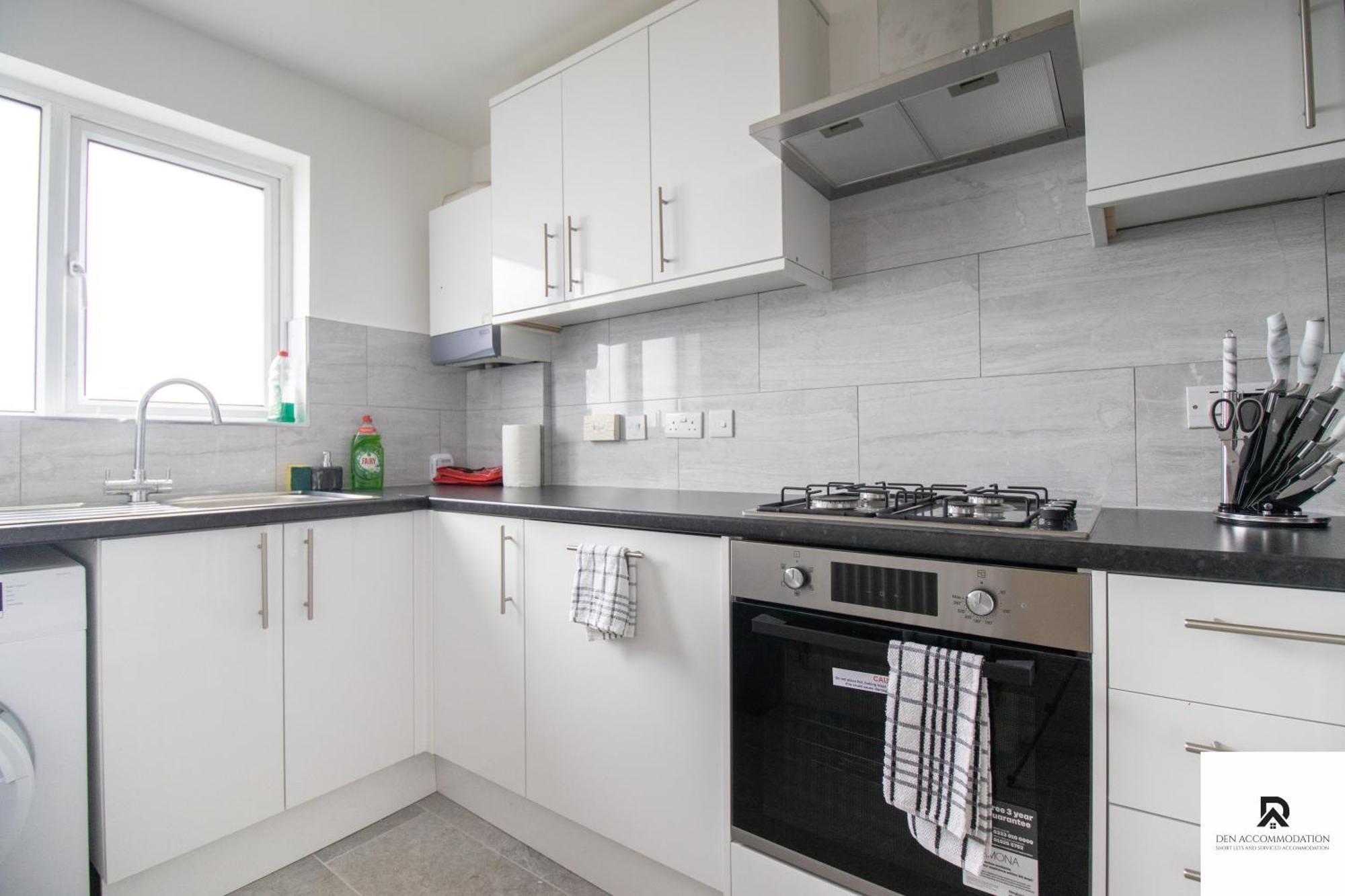 Newly Launched Two Bedroom House By Den Accommodation Short Lets & Serviced Accommodation With Garden London Exterior photo