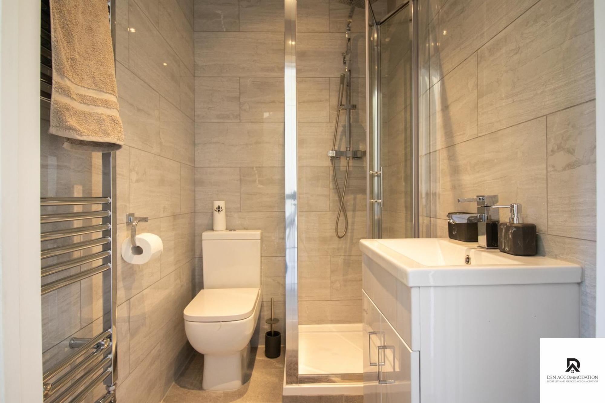 Newly Launched Two Bedroom House By Den Accommodation Short Lets & Serviced Accommodation With Garden London Exterior photo